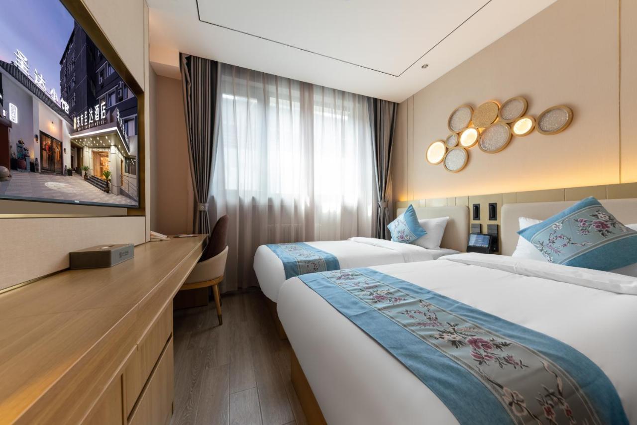 East Sacred Hotel--Very Near Beijing Tiananmen Square ,The Forbidden City,The Temple Of Heaven ,3 Minutes' Walk To Wangfujing Subway ,Located In The Center Of Beijing, Many Shopping Malls Around,Newly Renovated Hotel-Able To Receive Foreign Guests Eksteriør billede Deluxe Room