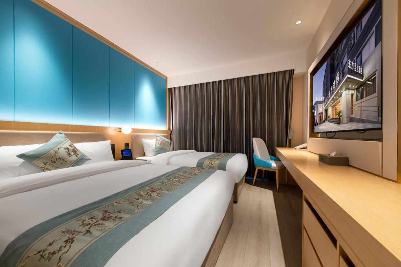 East Sacred Hotel--Very Near Beijing Tiananmen Square ,The Forbidden City,The Temple Of Heaven ,3 Minutes' Walk To Wangfujing Subway ,Located In The Center Of Beijing, Many Shopping Malls Around,Newly Renovated Hotel-Able To Receive Foreign Guests Eksteriør billede Deluxe Room