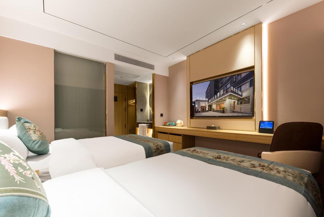 East Sacred Hotel--Very Near Beijing Tiananmen Square ,The Forbidden City,The Temple Of Heaven ,3 Minutes' Walk To Wangfujing Subway ,Located In The Center Of Beijing, Many Shopping Malls Around,Newly Renovated Hotel-Able To Receive Foreign Guests Eksteriør billede Deluxe Room