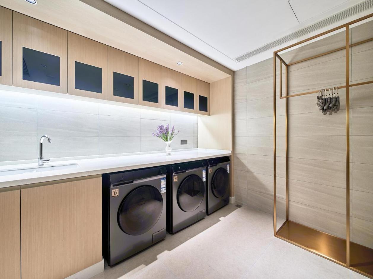 East Sacred Hotel--Very Near Beijing Tiananmen Square ,The Forbidden City,The Temple Of Heaven ,3 Minutes' Walk To Wangfujing Subway ,Located In The Center Of Beijing, Many Shopping Malls Around,Newly Renovated Hotel-Able To Receive Foreign Guests Eksteriør billede Laundry room
