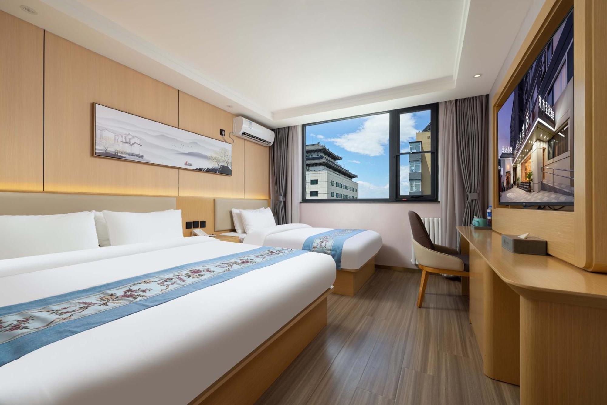 East Sacred Hotel--Very Near Beijing Tiananmen Square ,The Forbidden City,The Temple Of Heaven ,3 Minutes' Walk To Wangfujing Subway ,Located In The Center Of Beijing, Many Shopping Malls Around,Newly Renovated Hotel-Able To Receive Foreign Guests Eksteriør billede